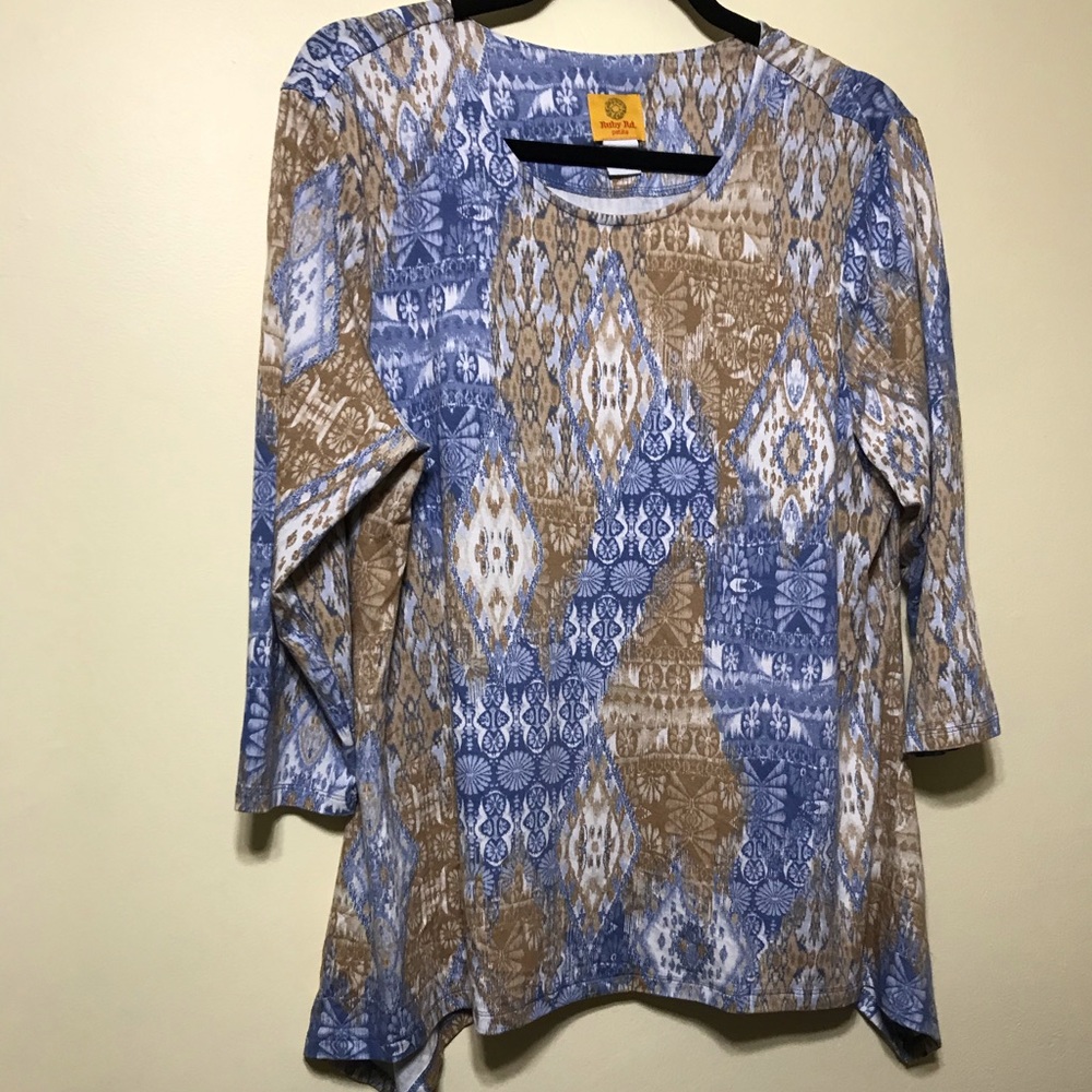 Asymmetrical top with long sleeves